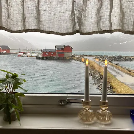 Lysboen Bua Semesterbostad *